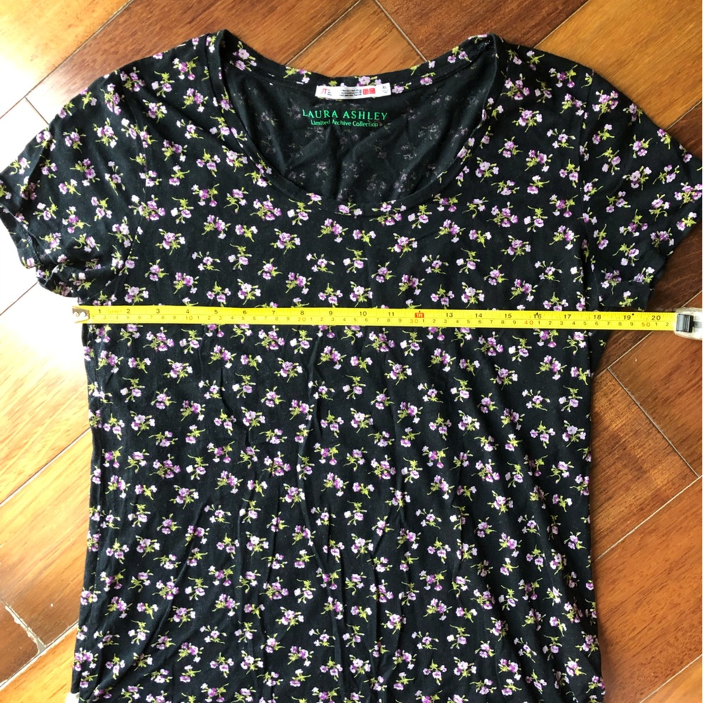 Uniqlo x Laura Ashley Limited Archive Collection T-Shirt - Picture 8 of 12